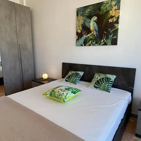 Tropical Apartment Gallipoli