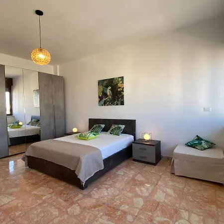 Apartment Tropical